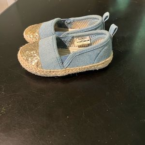OshKosh Toddler Size 7 slip on flats